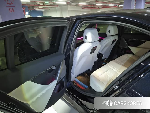 BMW 5 Series (G60) 2025 Черный из Кореи, фото 2