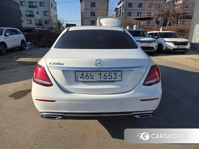 Mercedes-Benz E-Class W213 2018 Белый из Кореи, фото 2