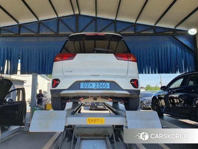 Kia Niro Plus 2022 Белый из Кореи, фото 2