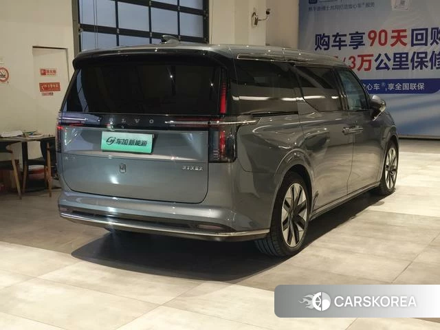 Volvo EM90 2024 Темно-серый из Китая, фото 2