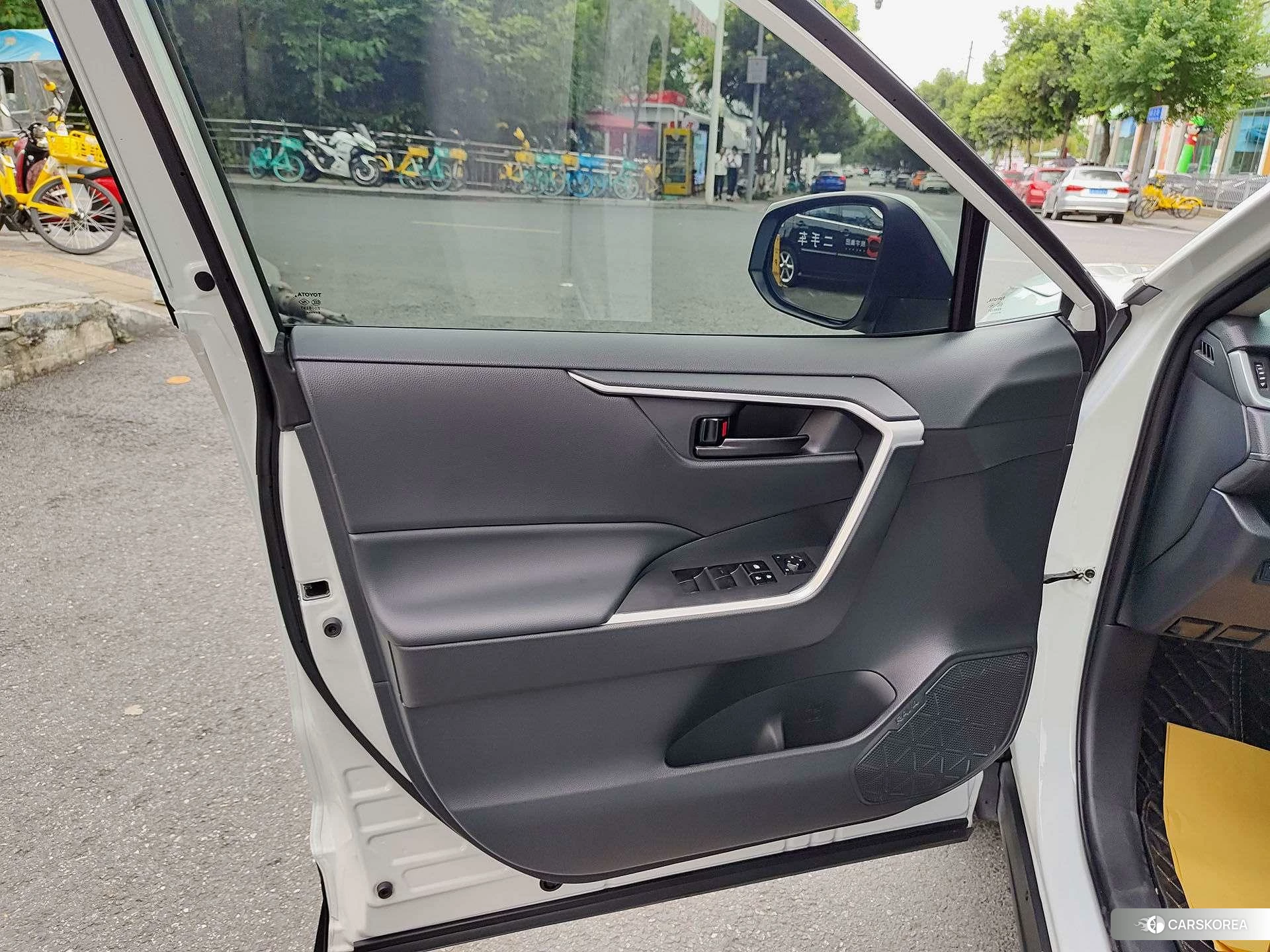 Toyota RAV4 Rongfang 2023 Белый из Китая, фото 3