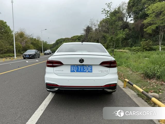 Volkswagen Lavida 2024 Белый из Китая, фото 3