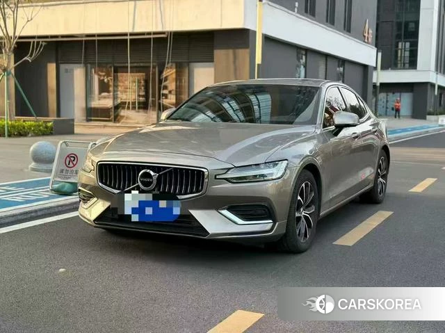 Volvo S60 2020 Серебристо-серый из Китая, фото 2