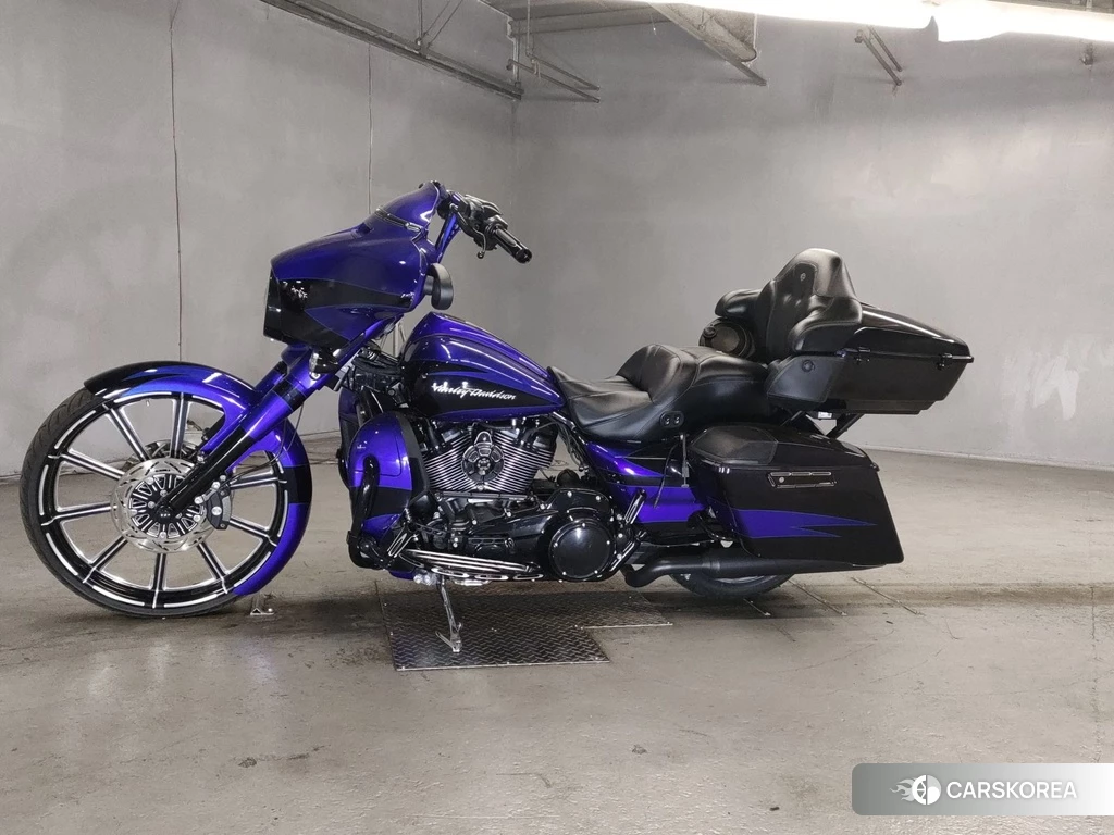 Проданный Harley-Davidson Street Glide FLHXSE1800 CVO 2017 из Японии