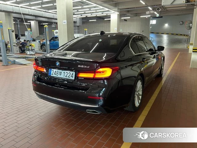 BMW 5 Series (G30) 2023 Черный из Кореи, фото 3