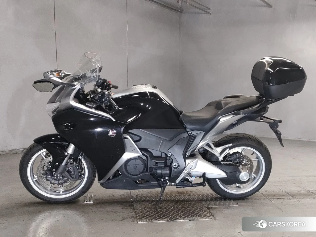 Проданный Honda VFR1200F DCT 2011 из Японии, фото 2