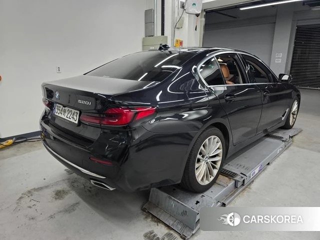 BMW 5 Series (G30) 2022 Черный из Кореи, фото 2