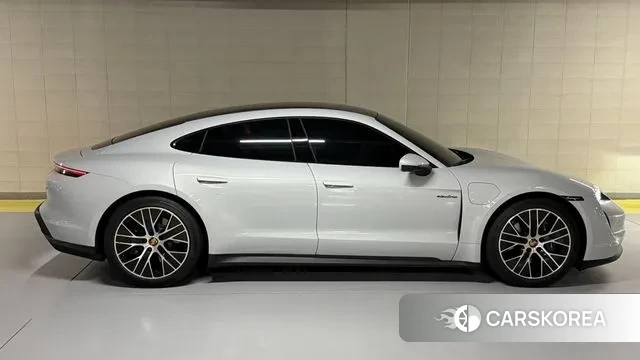 Porsche Taycan 2023 Серебристо-серый из Кореи, фото 4