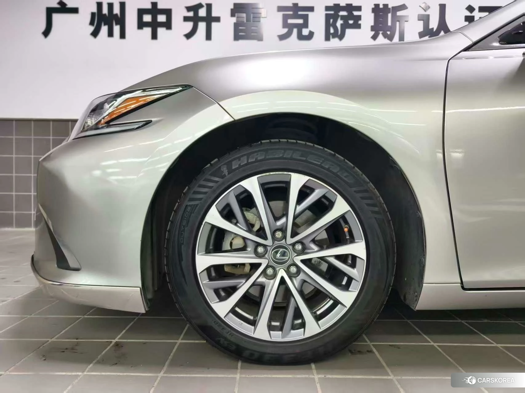 Lexus ES id 4406144 из Китая 12