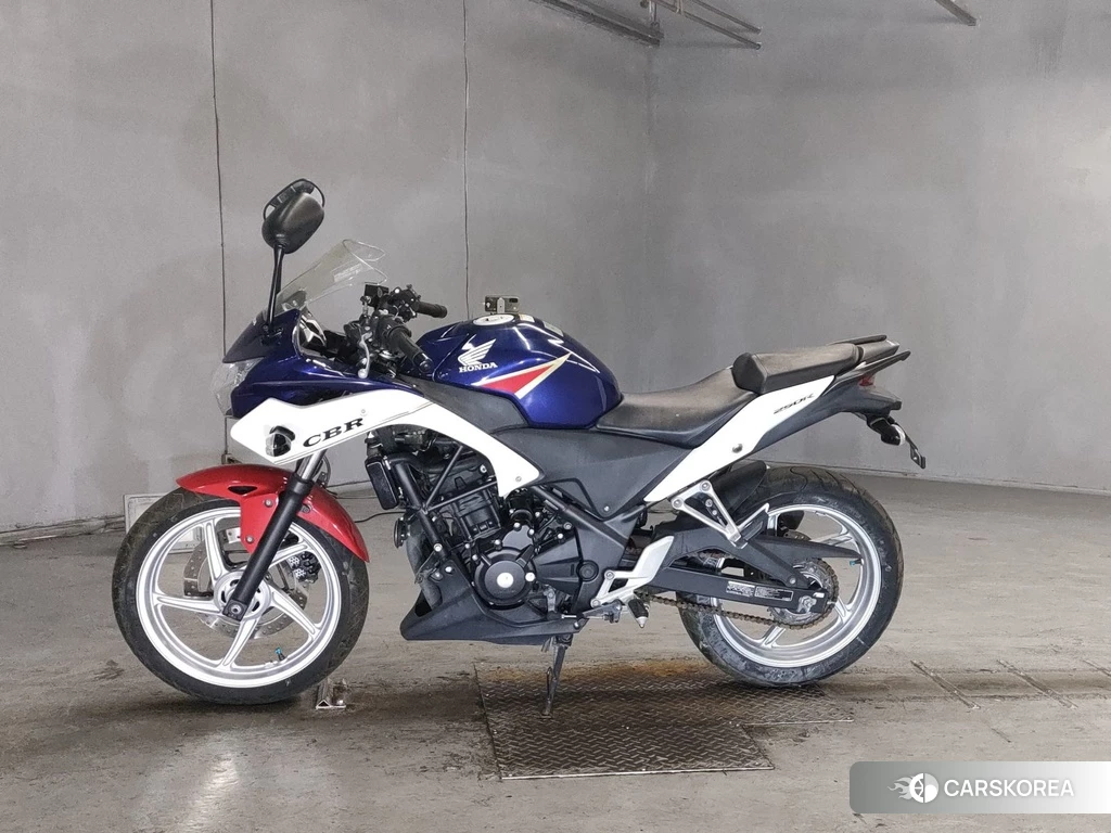 Проданный Honda CBR250R 2011 из Японии, фото 2