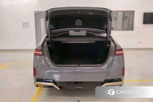 BMW i5 2025 Темно-серый из Китая, фото 6