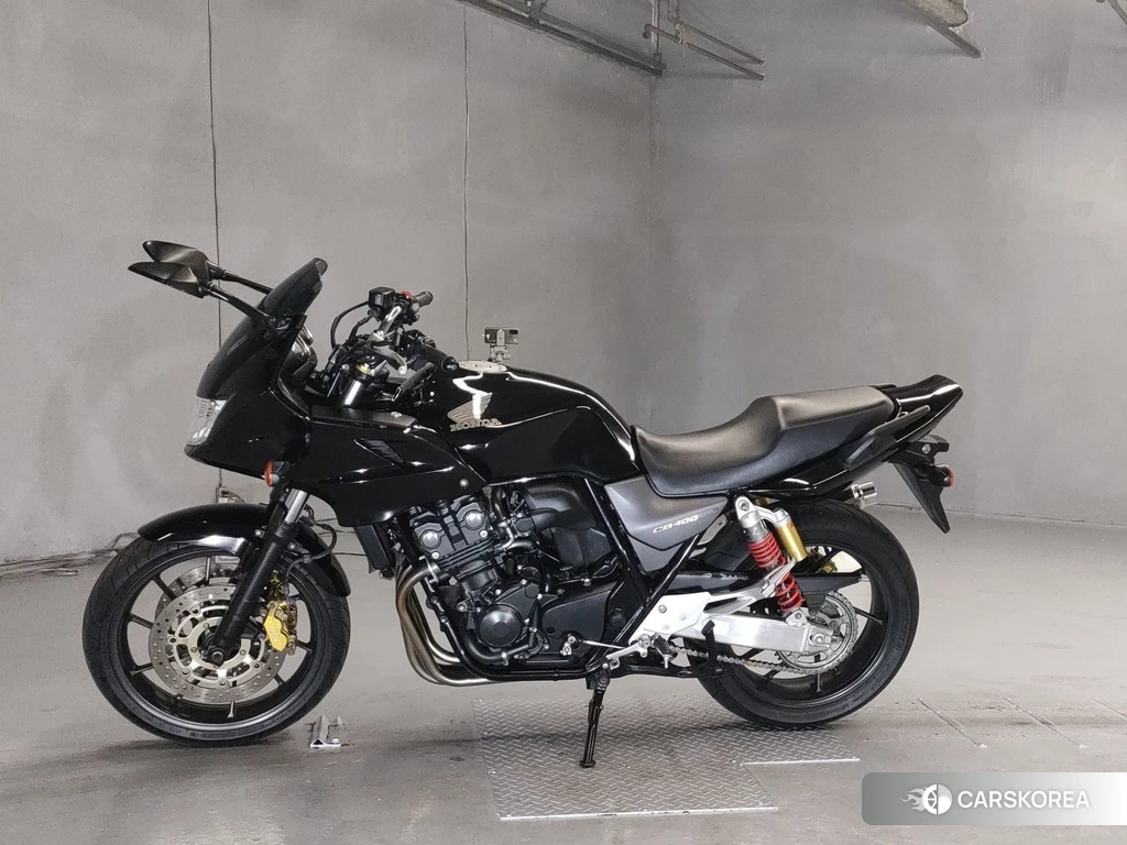 Проданный Honda CB400SF BOLDOR 2017 из Японии, фото 2