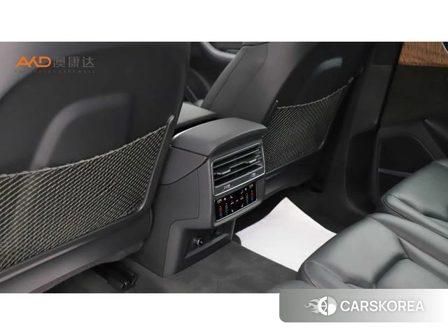 Audi Q7 2021 Черный из Китая, фото 2