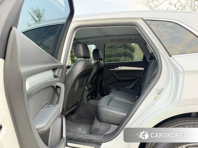 Audi Q5L id 4228470 из Китая 12