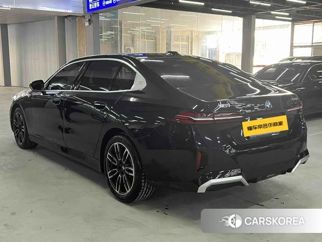 BMW 5 series 2024 Черный из Китая, фото 2