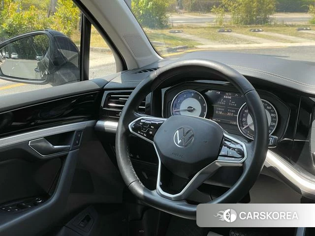 Volkswagen Touareg id 4276678 из Китая 12