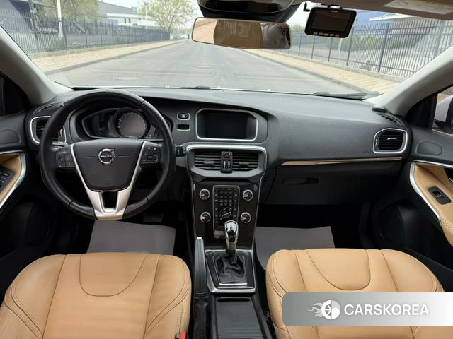 Volvo V40 2019 Белый из Китая, фото 2