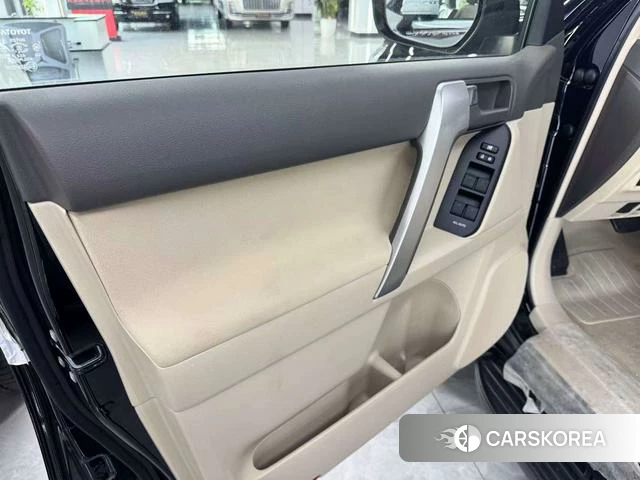 Toyota Prado (imported) 2023 Черный из Китая, фото 4