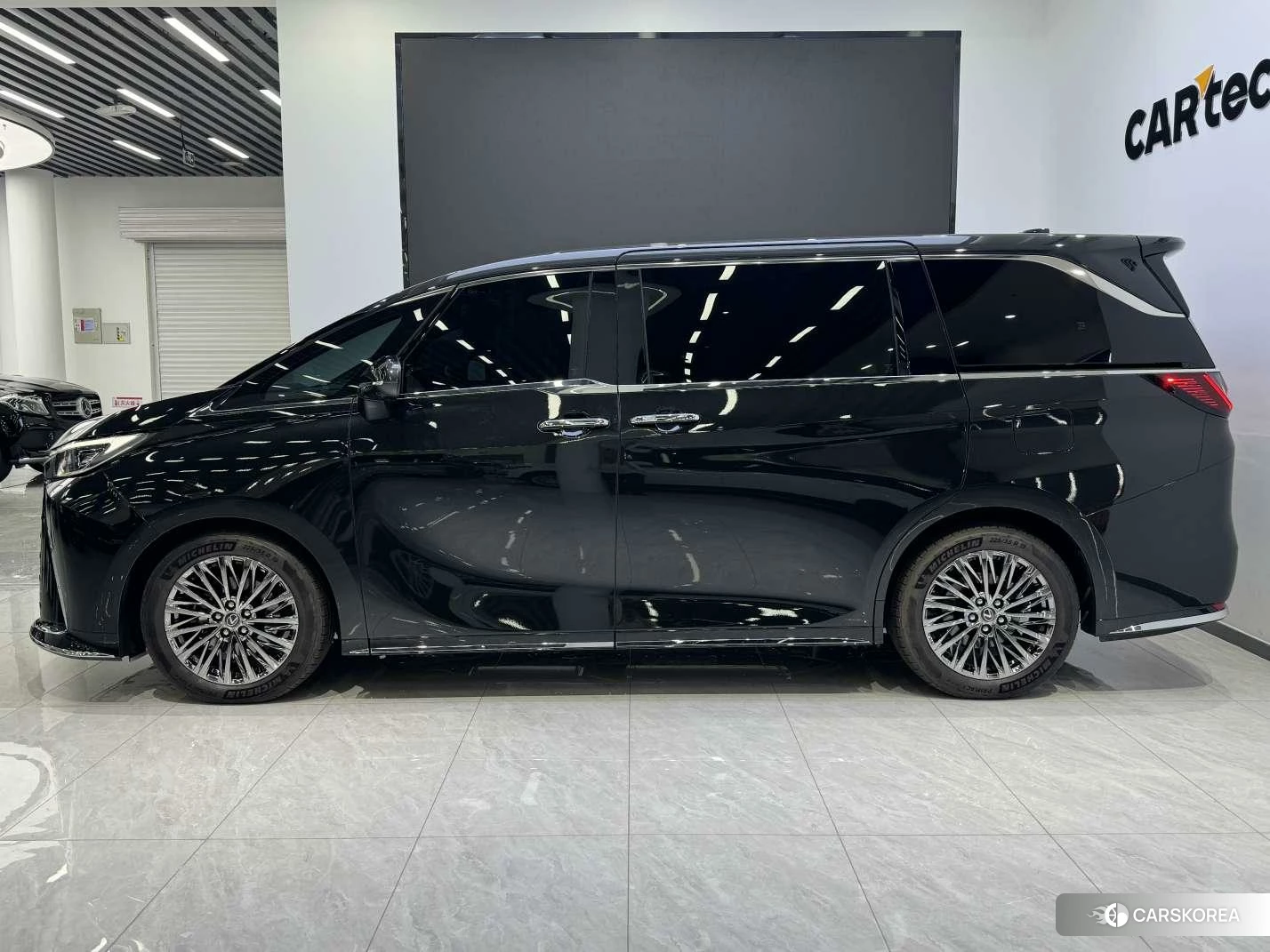 Lexus LM 2025 Черный из Китая, фото 5