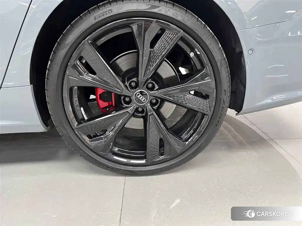 Audi A7L id 4546582 из Китая 9
