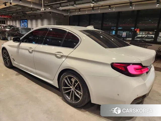 BMW 5 Series (G30) 2022 Белый из Кореи, фото 5