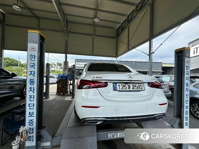 Mercedes-Benz E-Class W213 2021 Белый из Кореи, фото 2