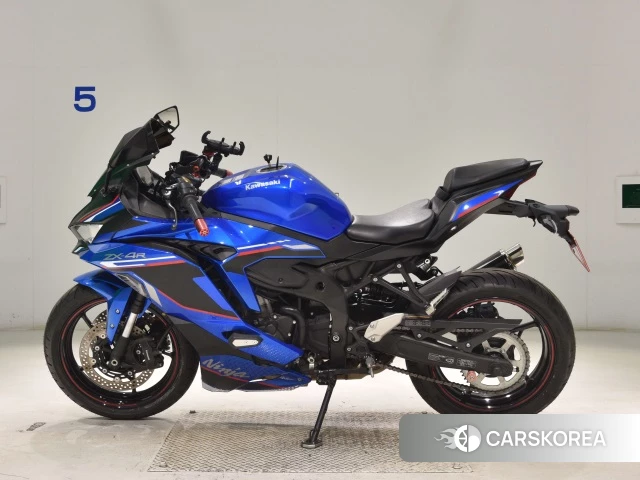 Kawasaki ZX-4R SE 2023 из Японии, фото 2