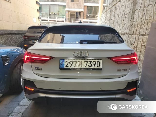 Audi Q3 (F3) 2022 Белый из Кореи, фото 3