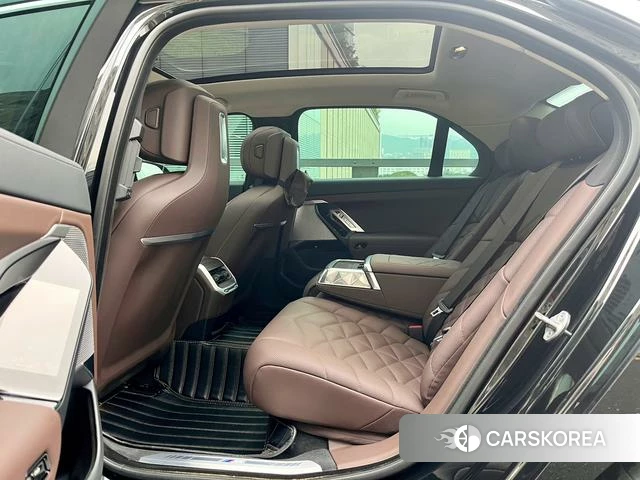 BMW 7 series 2023 Черный из Китая, фото 4