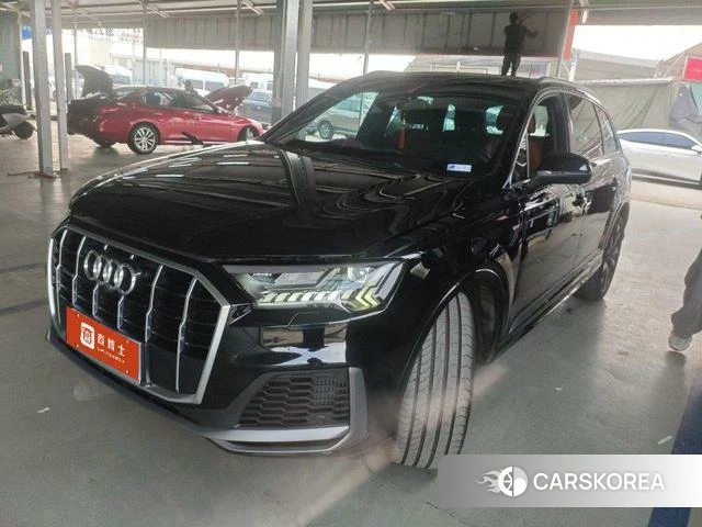 Audi Q7 2020 Черный из Китая, фото 2