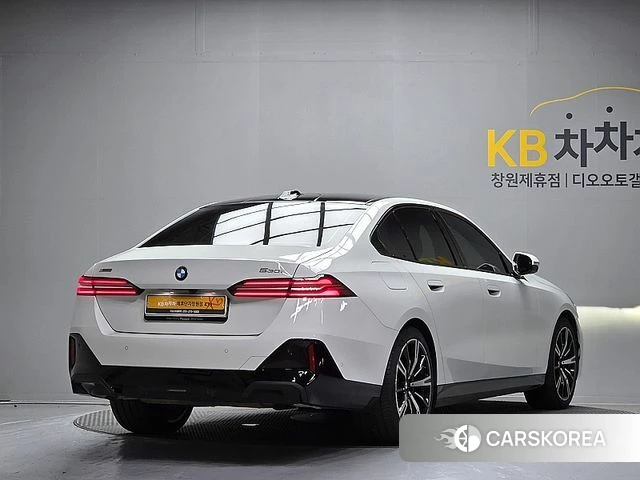BMW 5 Series (G60) id 4441469 из Кореи 12