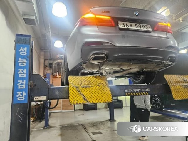 BMW 5 Series (G30) 2018 Серый из Кореи, фото 2