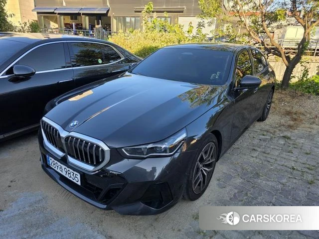 BMW 5 Series (G60) 2026 Серый из Кореи, фото 2