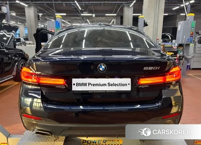 BMW 5 Series (G30) 2022 Черный двухцветный из Кореи, фото 2