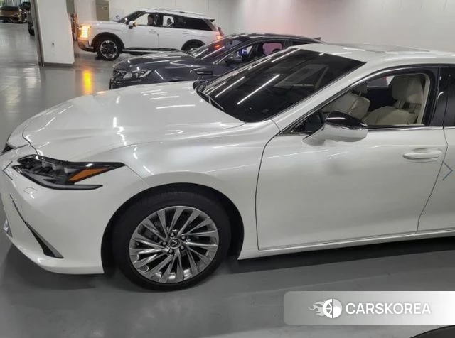 Lexus ES300h 7th generation 2023 Белый из Кореи, фото 4