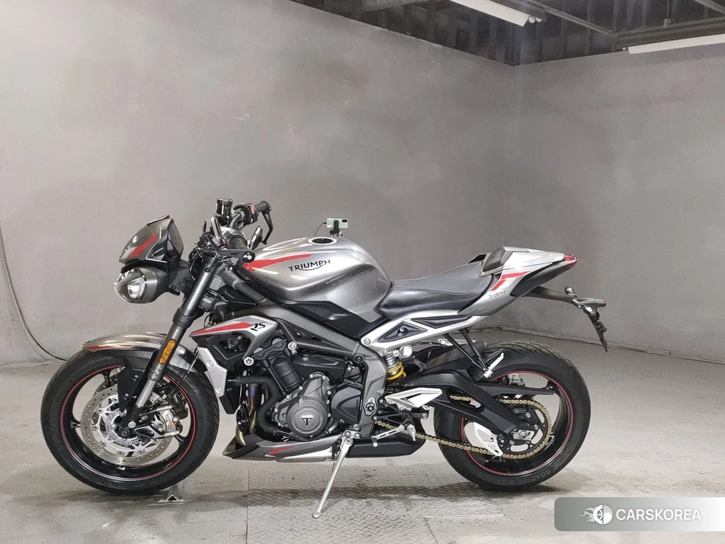 Проданный Triumph STREET TRIPLE 765 RS 2020 из Японии