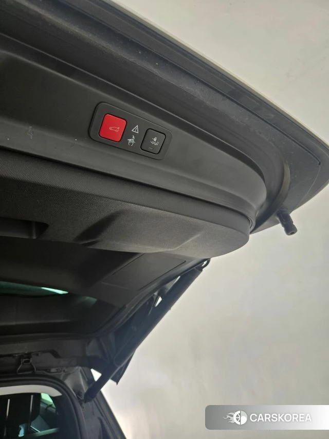 Peugeot 5008 second generation 2022 Белый из Кореи, фото 2