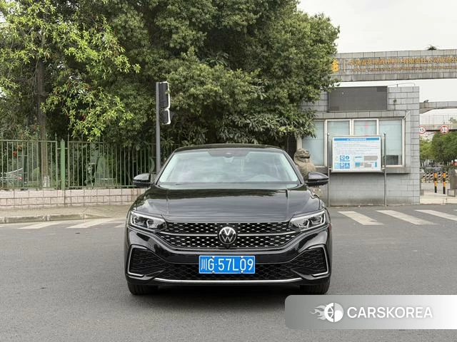 Volkswagen Passat 2023 Черный из Китая, фото 2