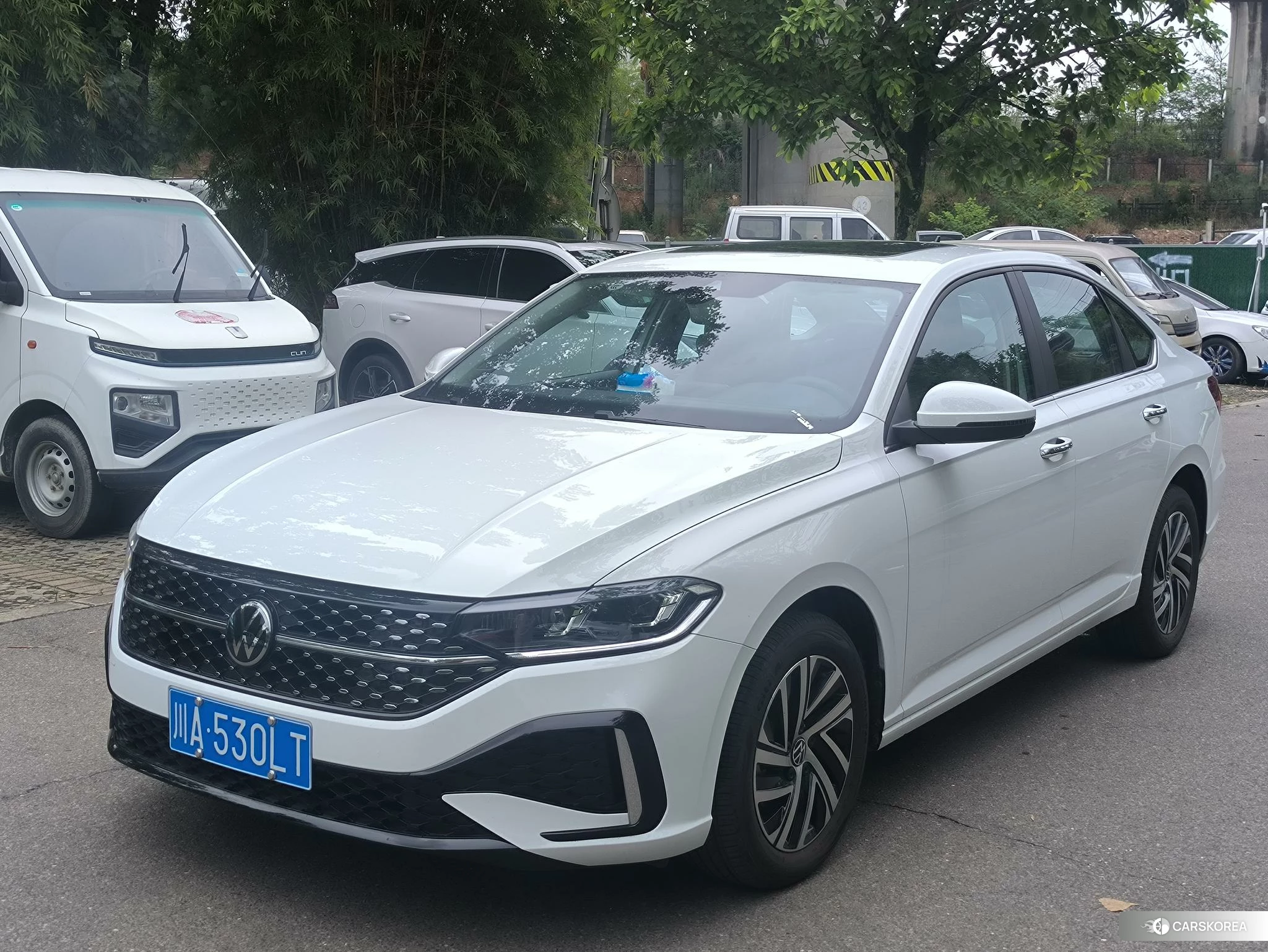 Volkswagen Lavida 2023 Белый из Китая, фото 3