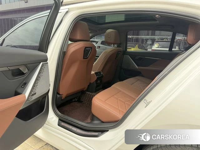 BMW 5 series 2024 Белый из Китая, фото 2