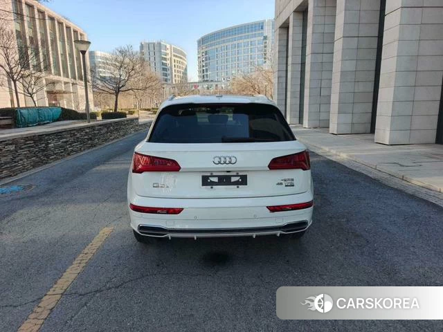 Audi Q5L 2021 Белый из Китая, фото 2