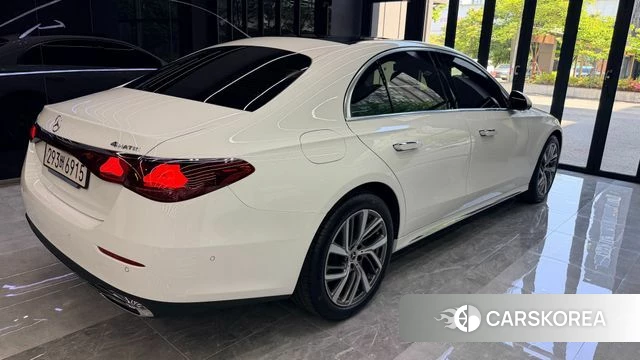Mercedes-Benz E-Class W214 2024 Белый из Кореи, фото 6