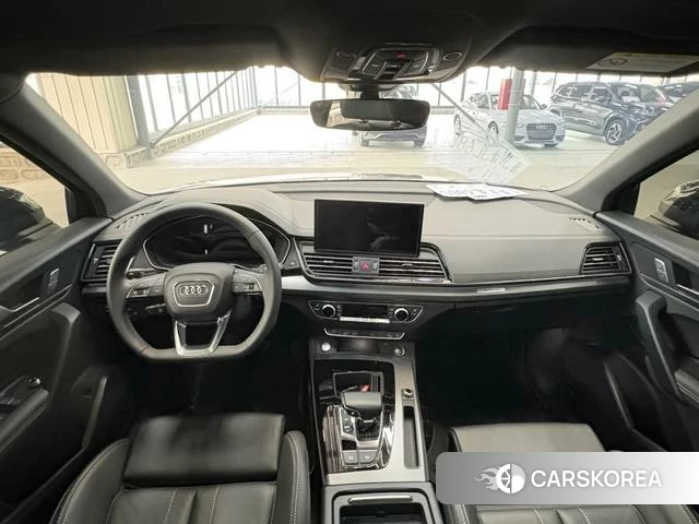Audi Q5L 2024 Темно-серый из Китая, фото 2