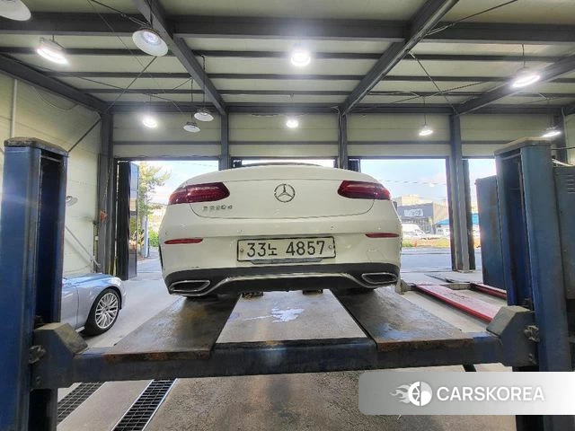Mercedes-Benz E-Class W213 2018 Белый из Кореи, фото 2