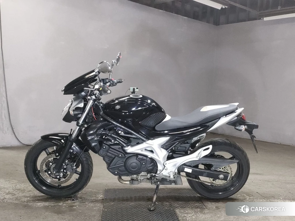 Проданный Suzuki GLADIUS 400 2010 из Японии, фото 2