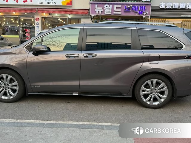 Toyota Sienna 4th Generation 2021 Серый из Кореи, фото 2