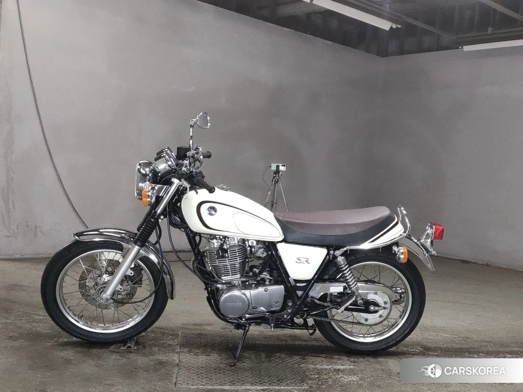 Проданный Yamaha SR 400 2013 из Японии