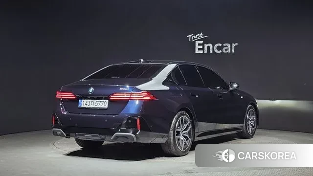 BMW 5 Series (G60) id 2905113 из Кореи 12
