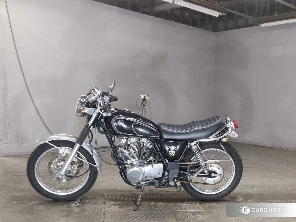 Проданный Yamaha SR 400 2013 из Японии, фото 2