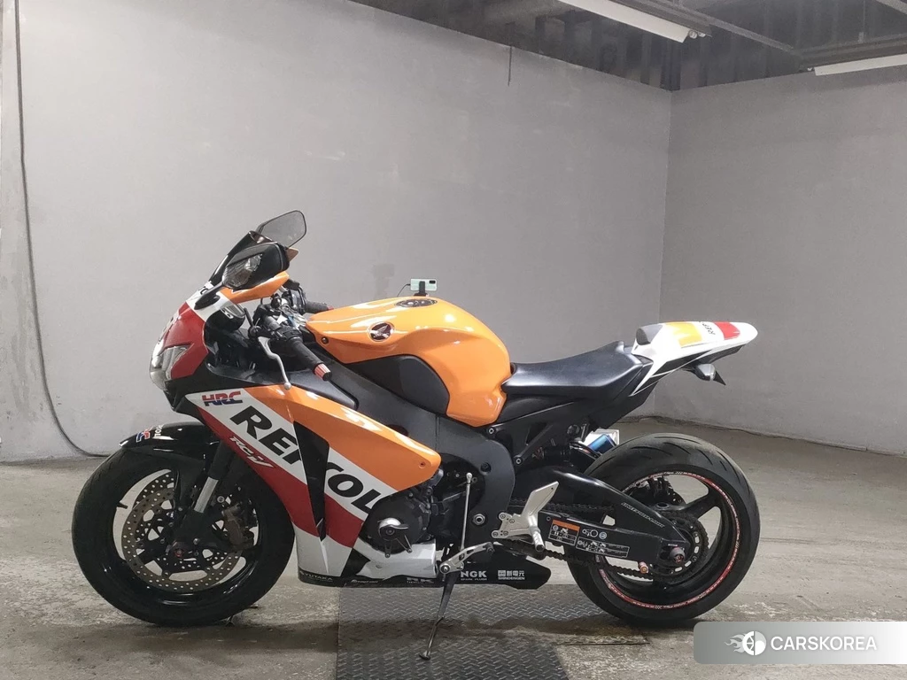 Проданный Honda CBR1000RR 2010 из Японии, фото 2